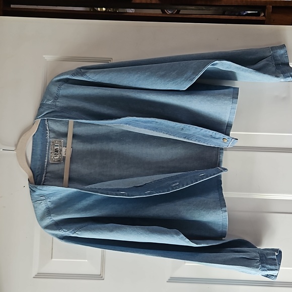 Vision 1 lightweight demin long sleeve button down - Picture 5 of 5